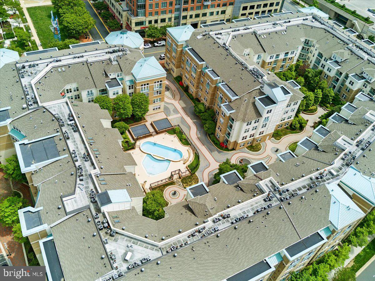 SAVOY AT RESTON TOWN CENTER - Residential
