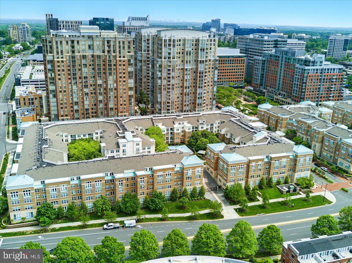 SAVOY AT RESTON TOWN CENTER - Residential