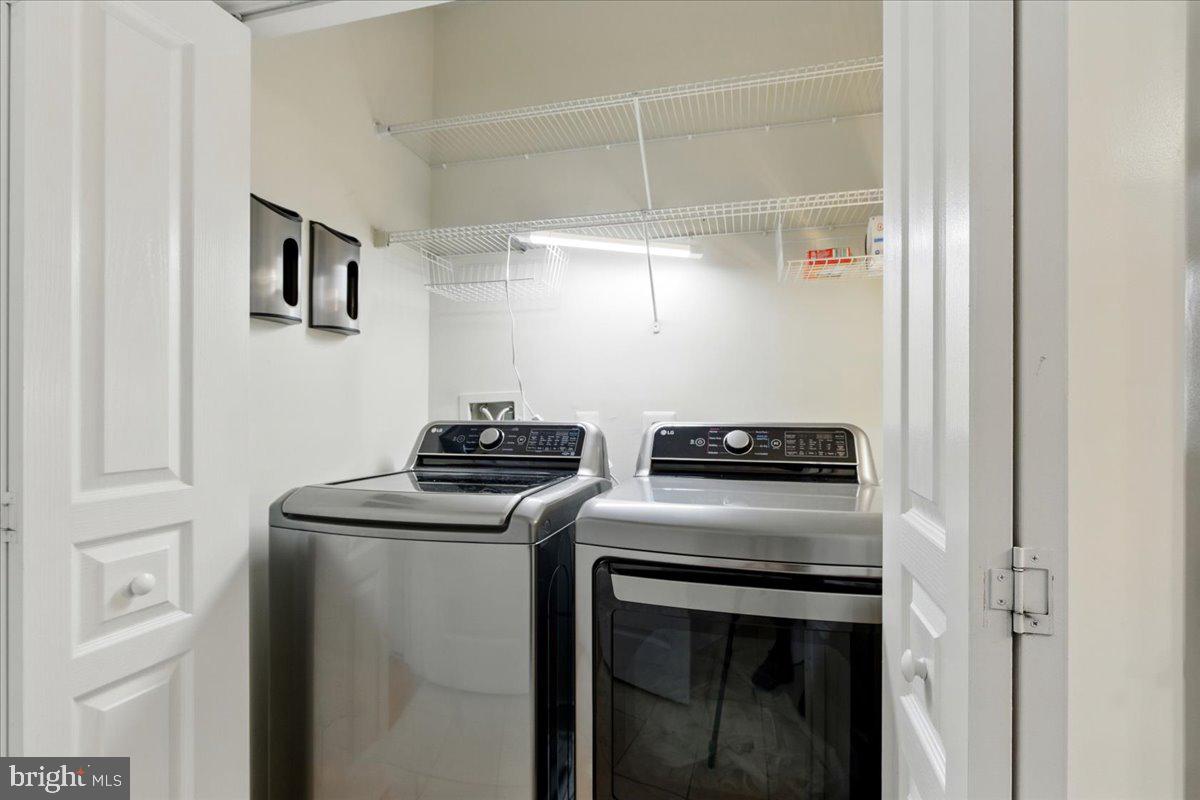 SAVOY AT RESTON TOWN CENTER - Residential