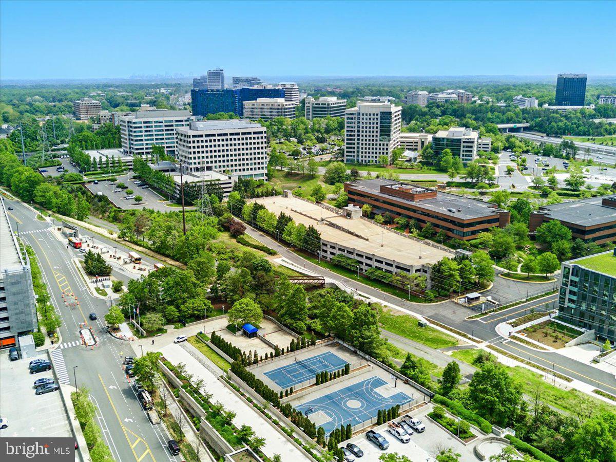 SAVOY AT RESTON TOWN CENTER - Residential