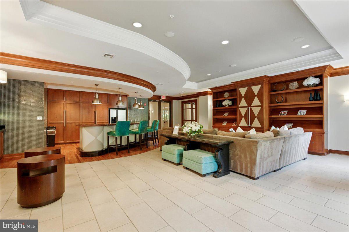 SAVOY AT RESTON TOWN CENTER - Residential