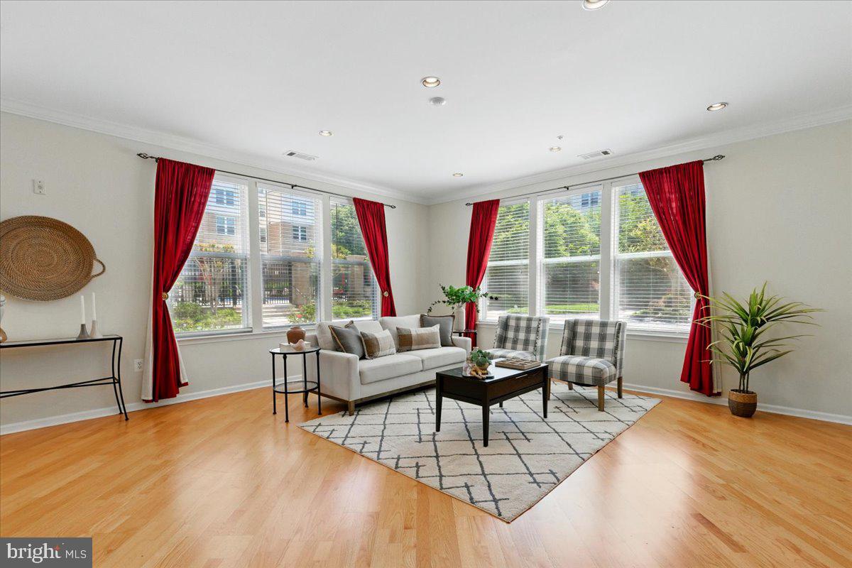 SAVOY AT RESTON TOWN CENTER - Residential