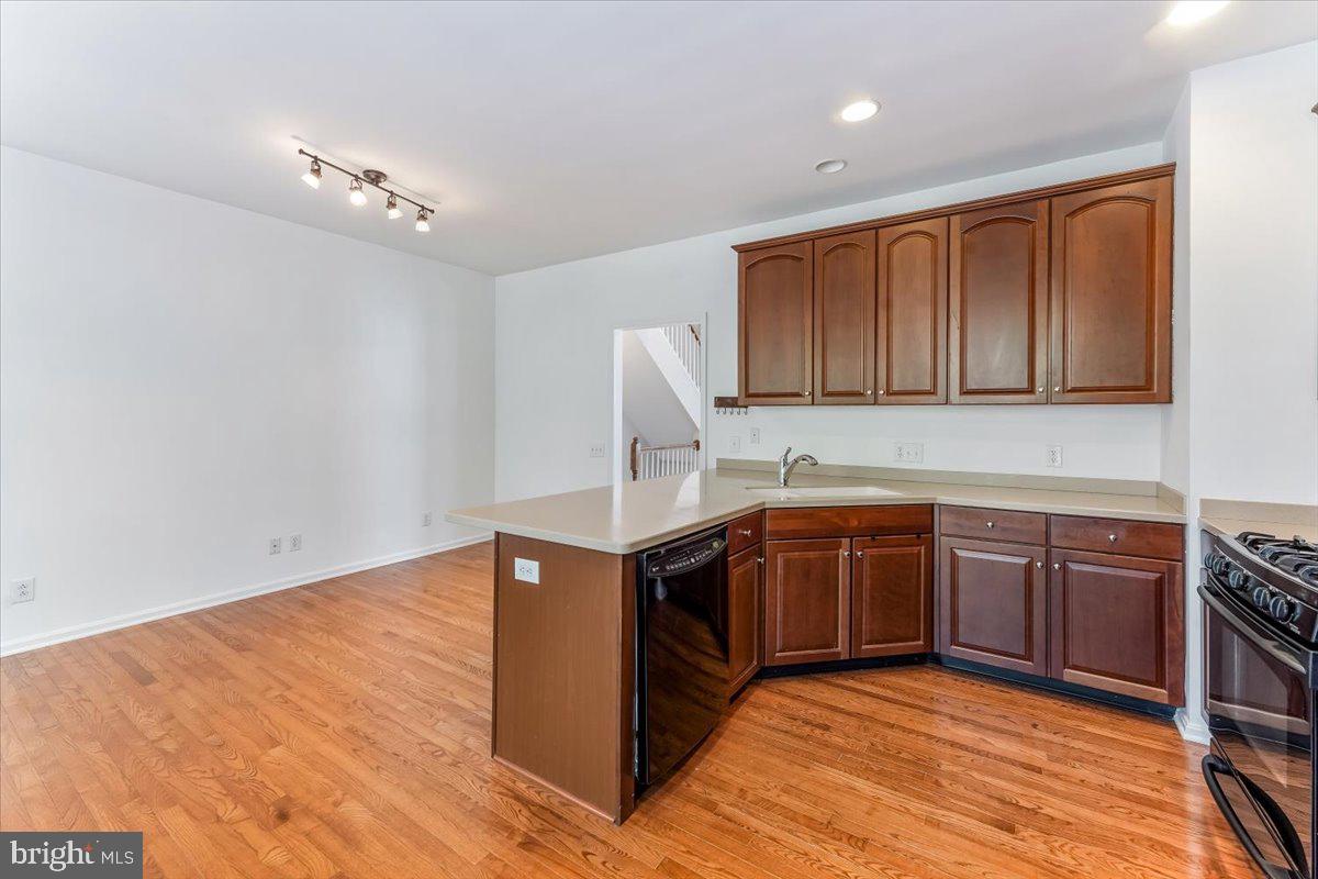 LONGFORD CROSSING - Residential Lease