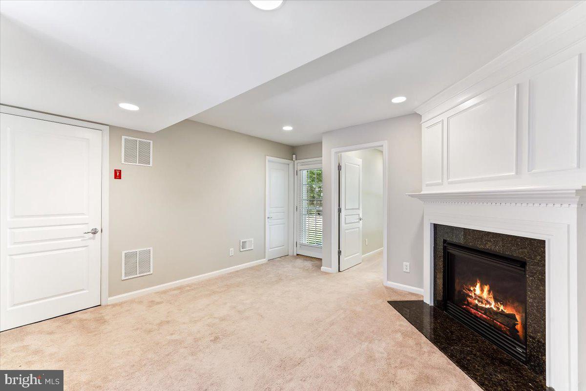 LONGFORD CROSSING - Residential Lease