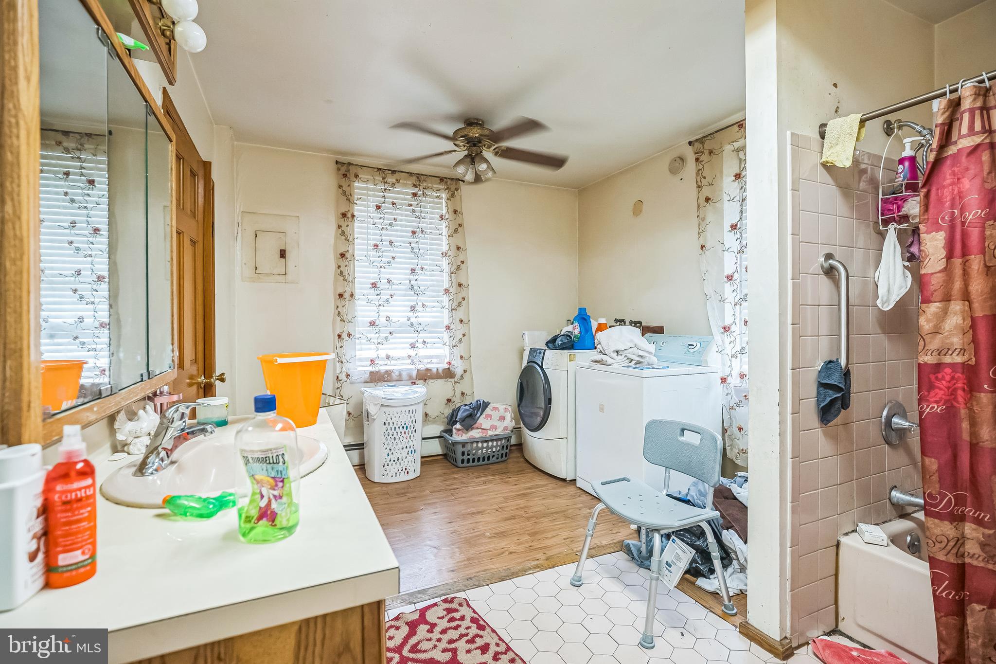 COLLINGDALE - Commercial Sale