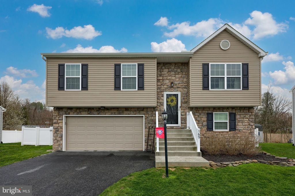 Photo of 169 PENN OAK DR, BAINBRIDGE, PA 17502 (MLS # PALA2033504)
