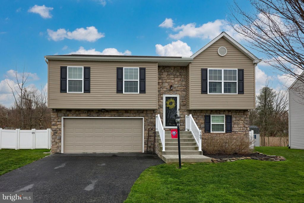 Photo of 169 PENN OAK DR, BAINBRIDGE, PA 17502 (MLS # PALA2033504)