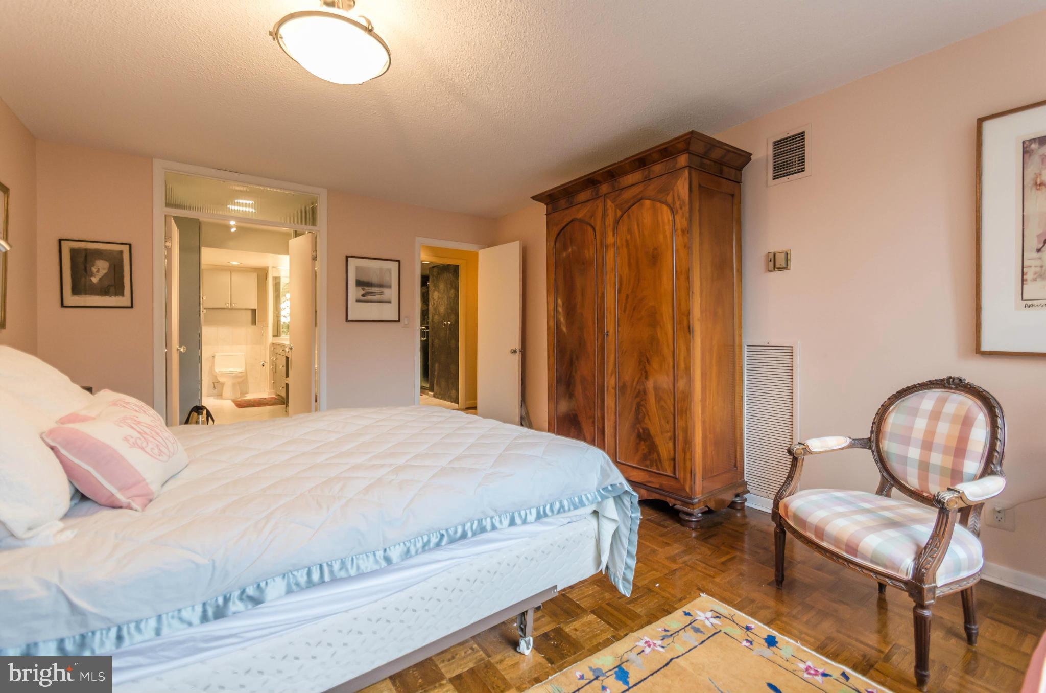 HARPER HOUSE CONDOMINIUMS - Residential