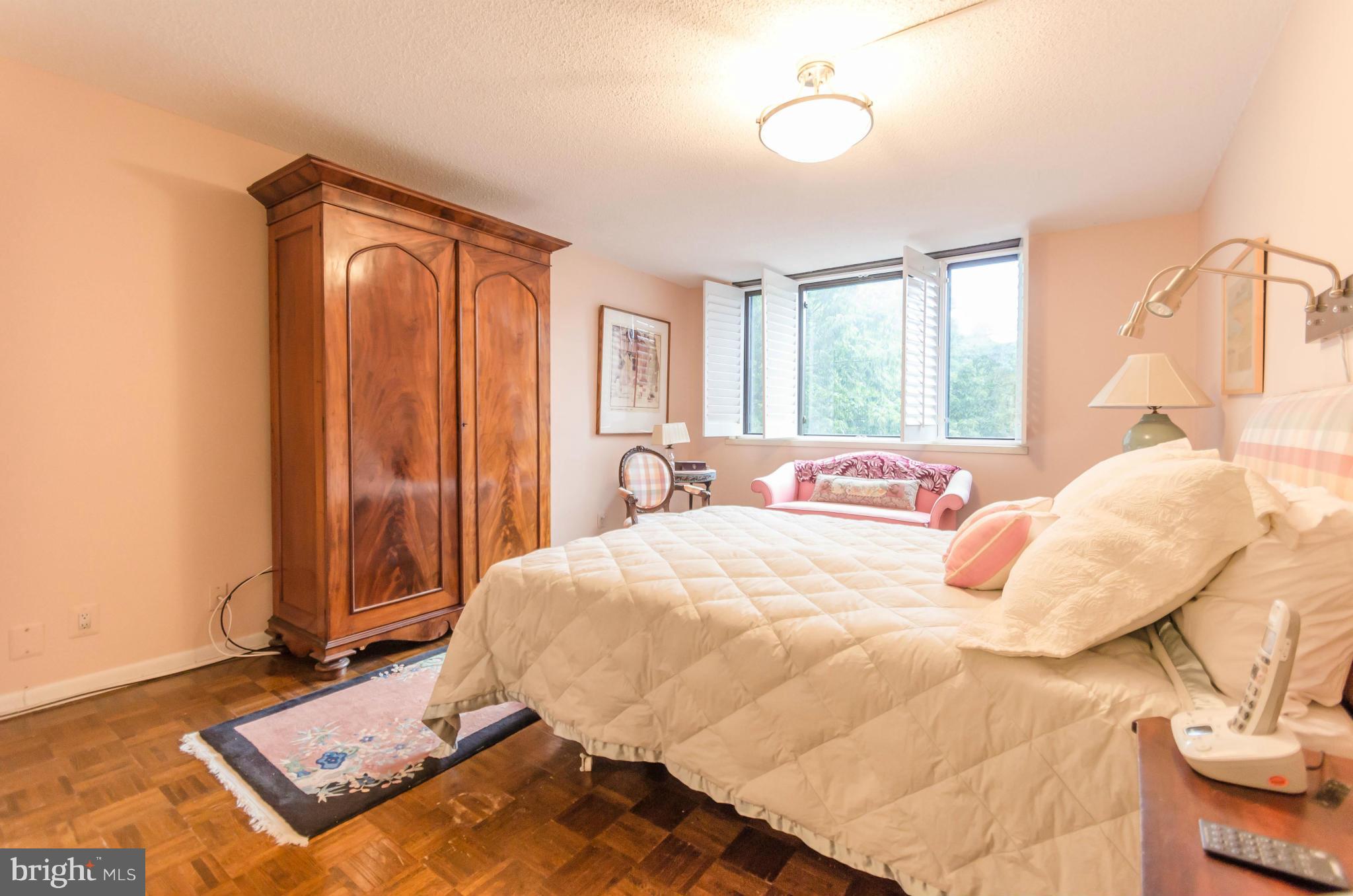 HARPER HOUSE CONDOMINIUMS - Residential