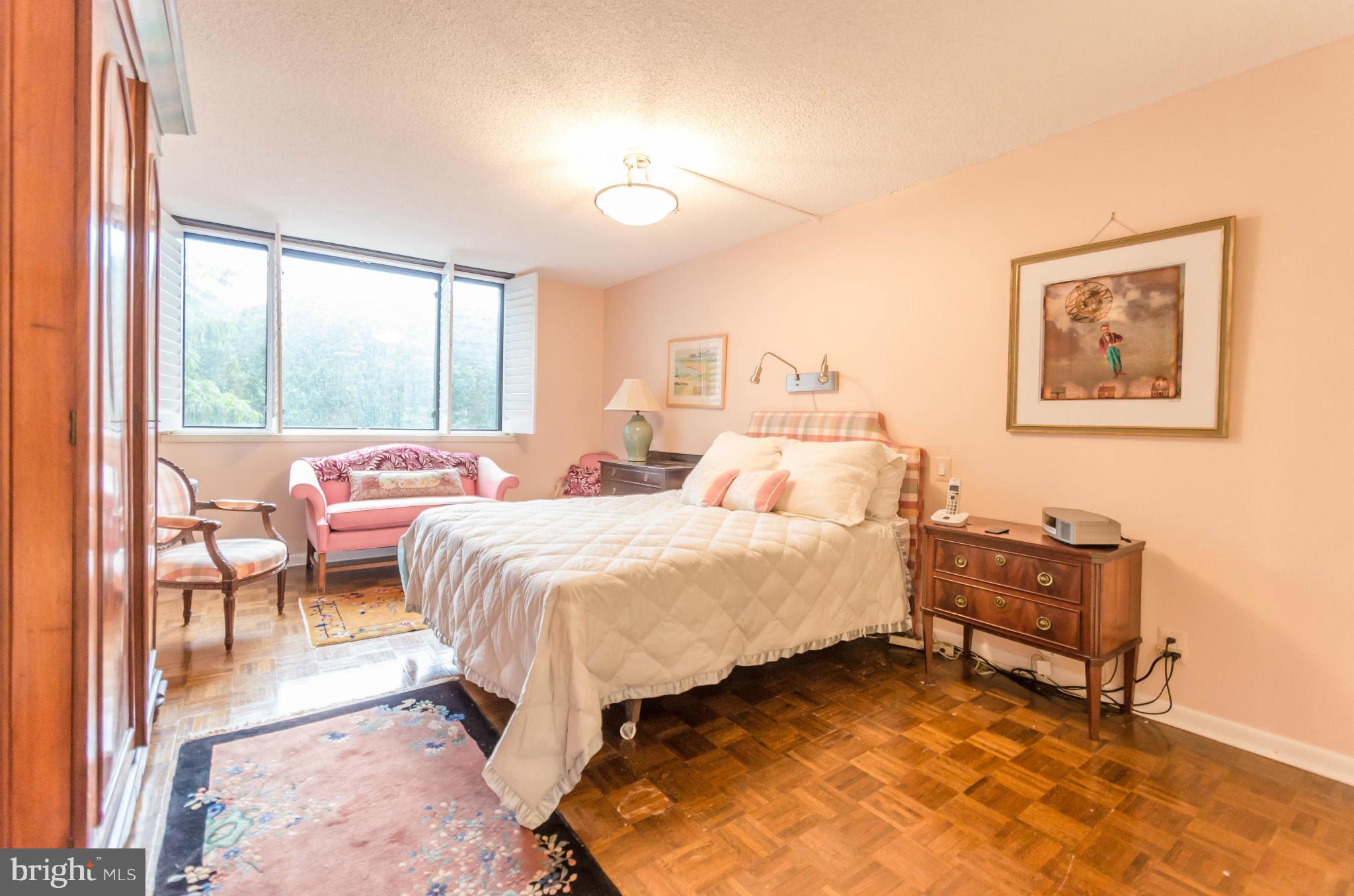 HARPER HOUSE CONDOMINIUMS - Residential