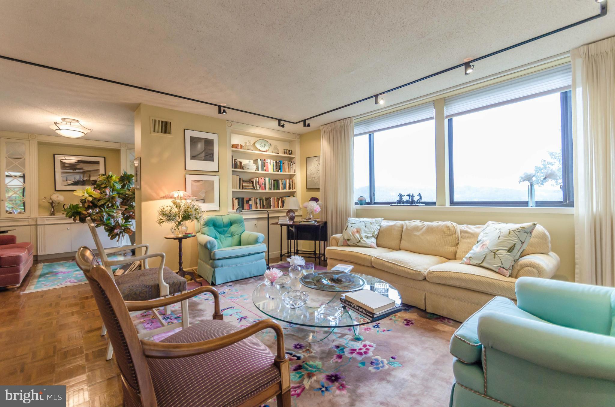 HARPER HOUSE CONDOMINIUMS - Residential