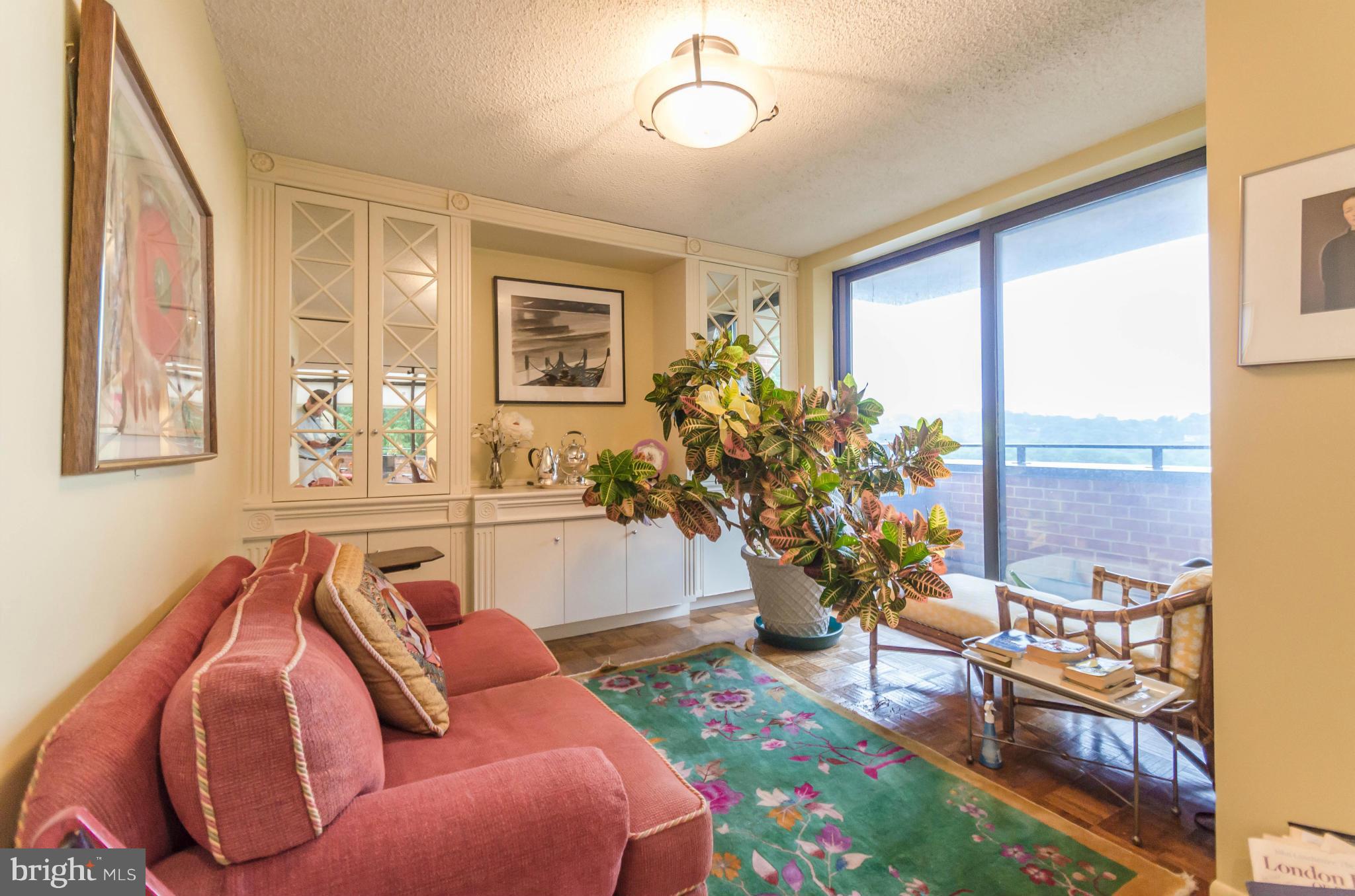 HARPER HOUSE CONDOMINIUMS - Residential