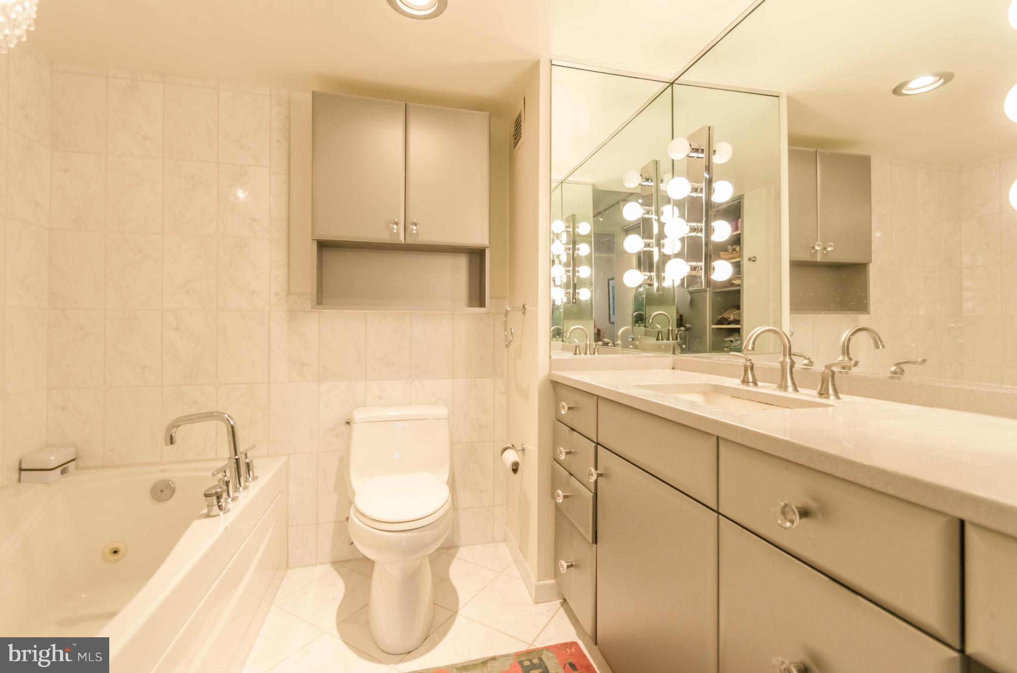 HARPER HOUSE CONDOMINIUMS - Residential