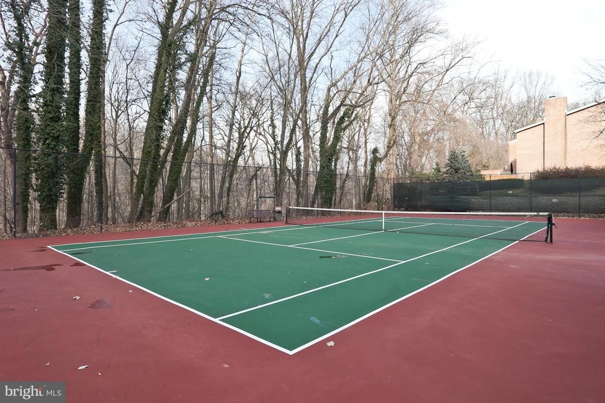 HARPER HOUSE CONDOMINIUMS - Residential