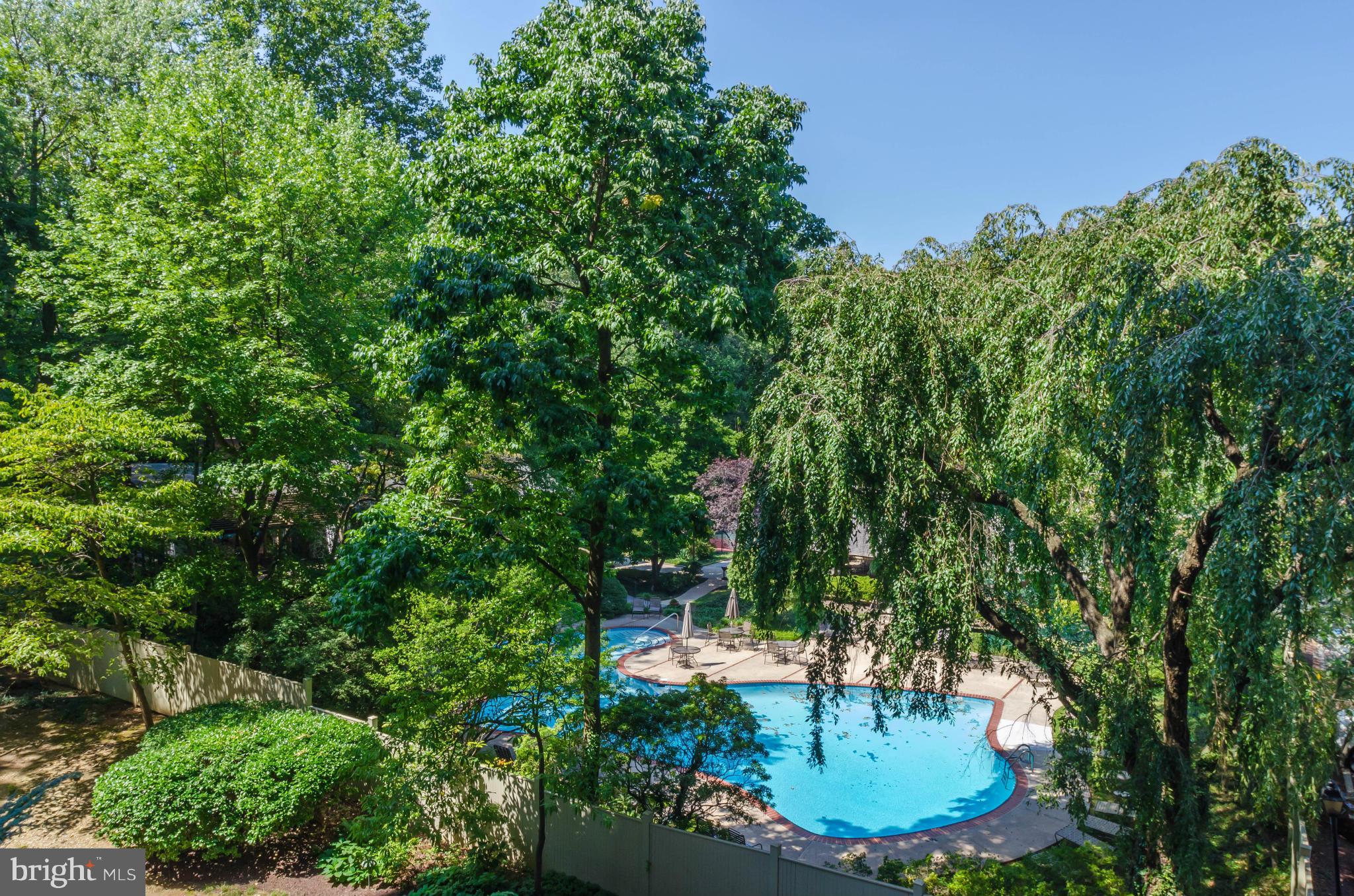 HARPER HOUSE CONDOMINIUMS - Residential