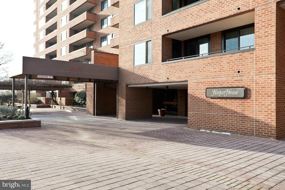 HARPER HOUSE CONDOMINIUMS - Residential