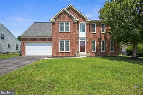 Photo of 16 E Shakespeare Drive, MIDDLETOWN, DE 19709 (MLS # DENC2086044)