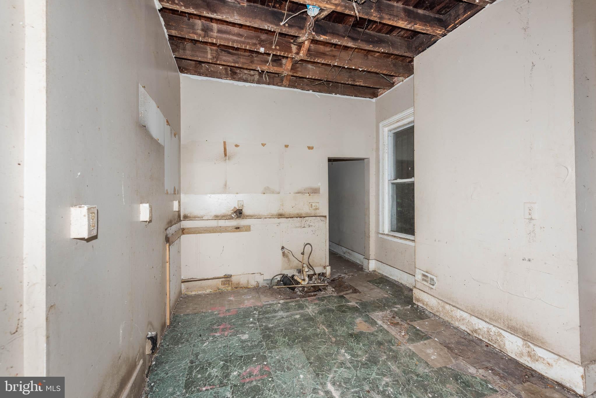 214 N FULTON AVENUE