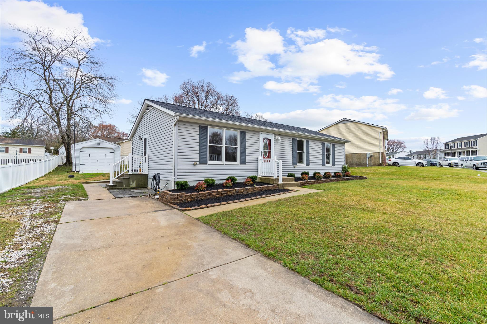 GOLDEN ACRES - Residential