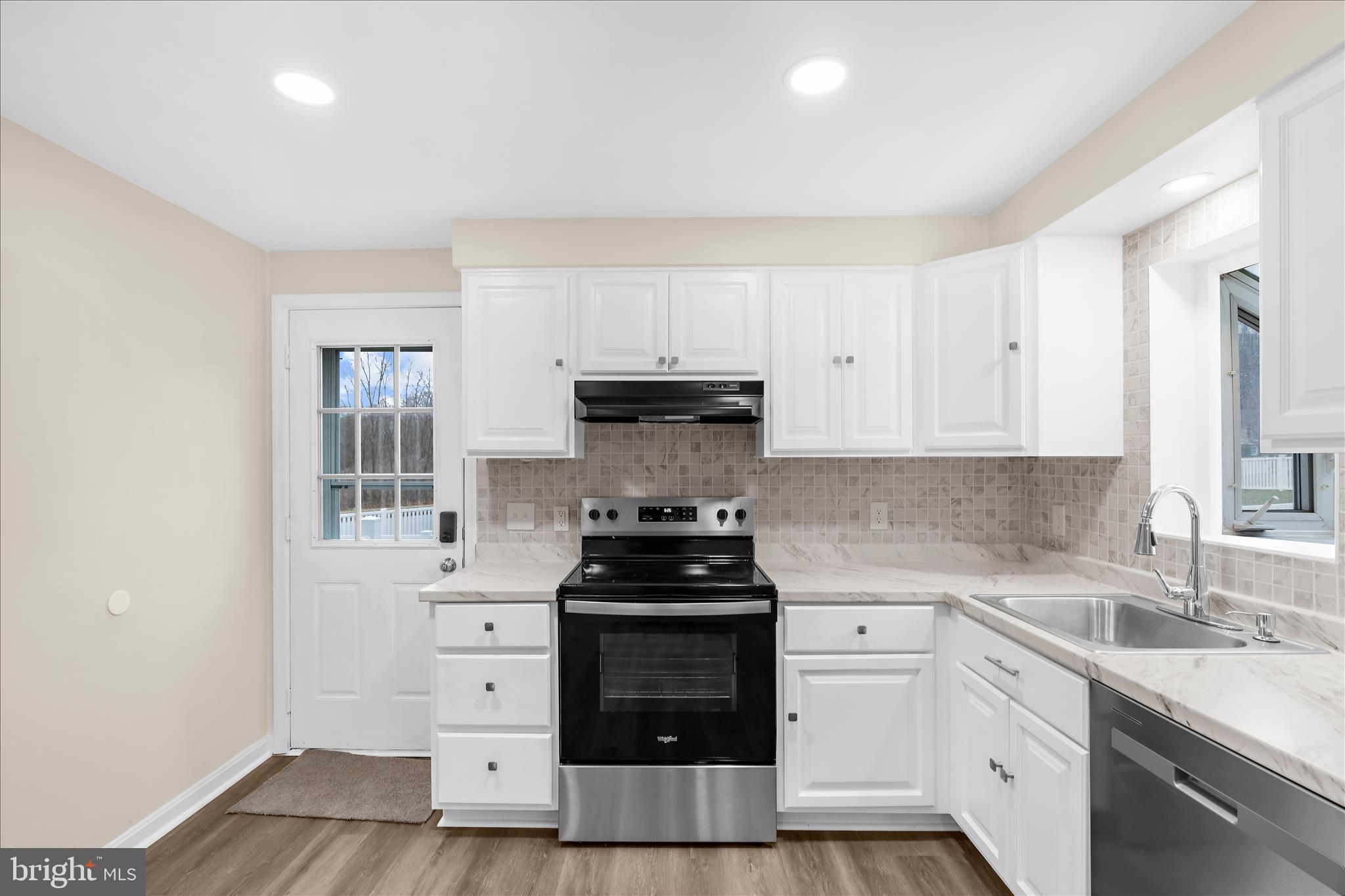 GOLDEN ACRES - Residential