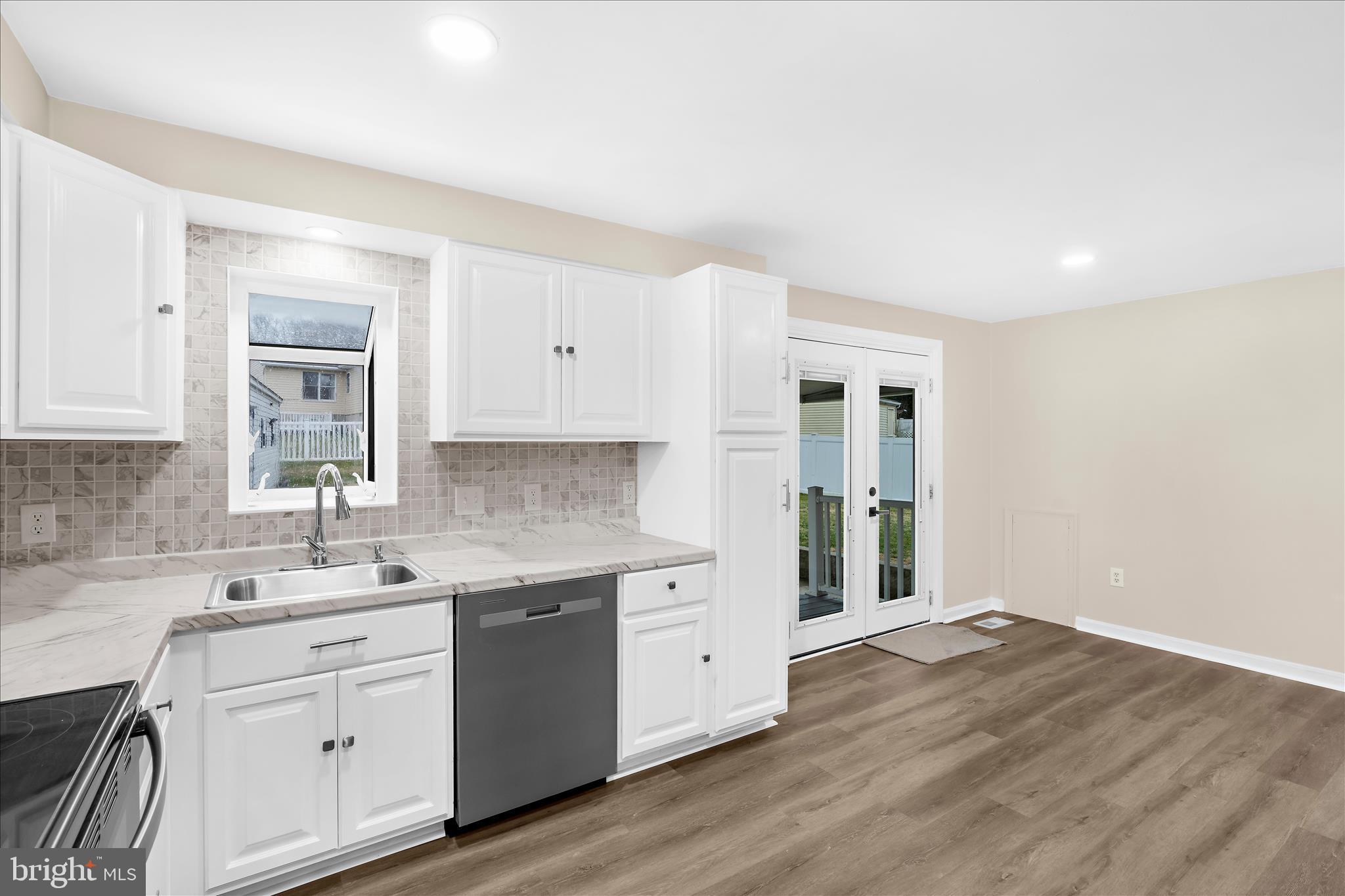 GOLDEN ACRES - Residential