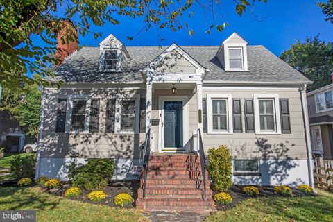 Photo of 1529 N Glebe Road, ARLINGTON, VA 22207 (MLS # VAAR2068146)