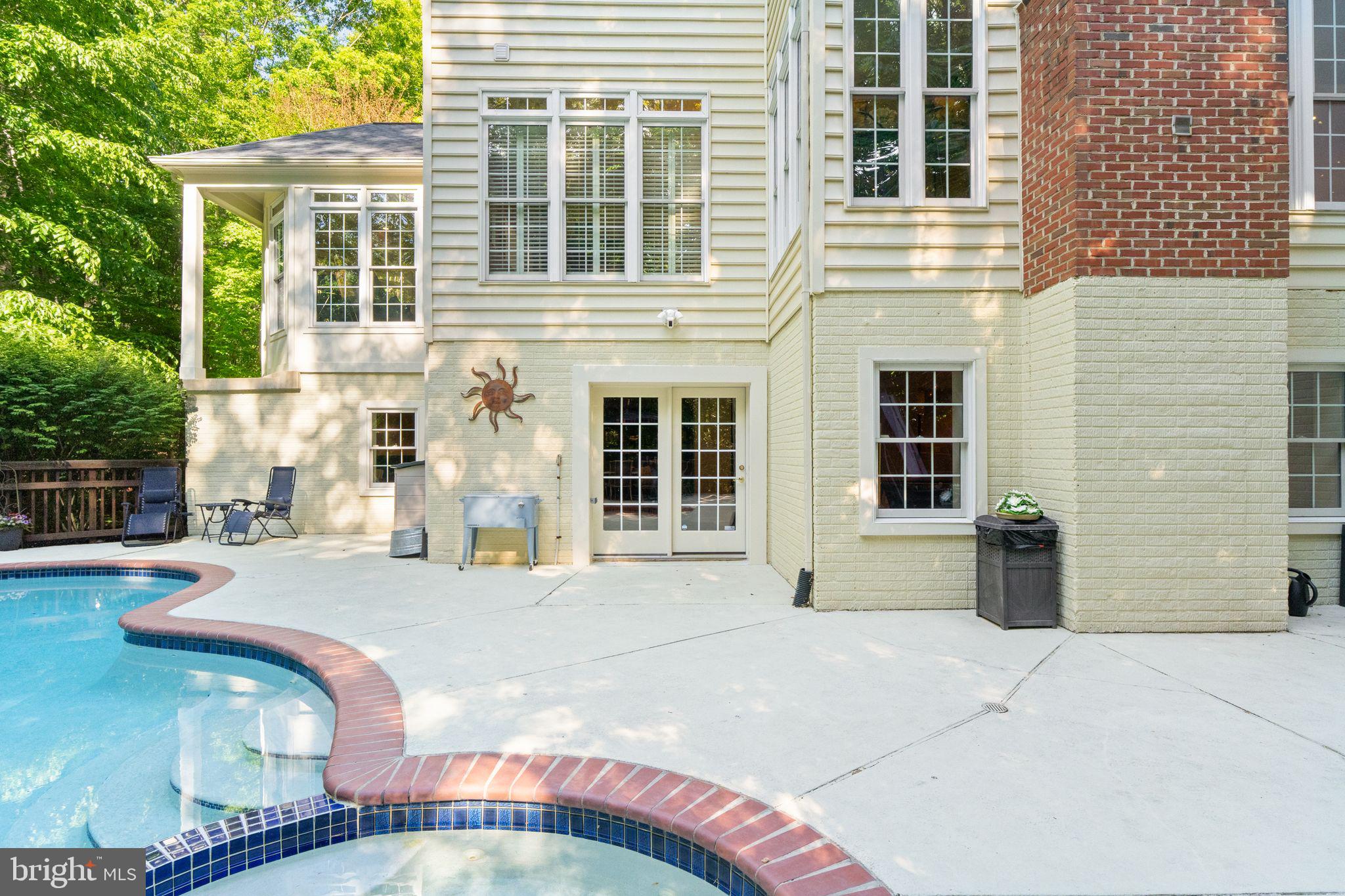 ESTATES AT ROSELAND - Residential