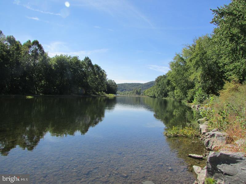 BLUFFS ON THE POTOMAC - Land