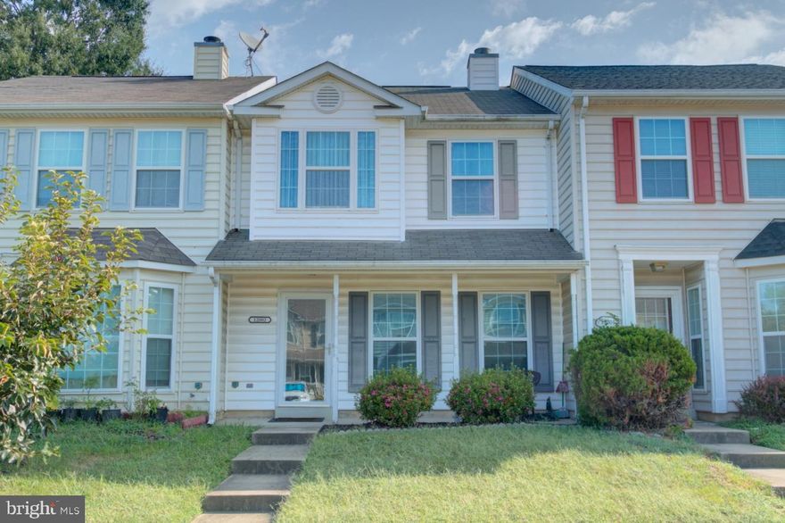 Welcome home to Silver Spur Pl. This lovely house is truly a home. Take a load off on the covered front porch and wave to your neighbors, or have a cookout or fireside chat in the fenced back yard. Come on inside for hot tea by the fireplace in the family room or sweet tea in the eat in kitchen. The separate dining room is great for  swapping out your table scapes for each season. Who doesn't like to decorate for fall?
There is a half bath on the entry level for when you have to run in from work, drop everything and handle your business. 
Upstairs you find stackable laundry, 2 extra bedrooms and a shared hall bath. The owner's oasis has ample closet space and an ensuite bath of its own! The location can't be beat with shopping, entertainment, small businesses, major commuter routes, parks, walking paths, gyms, lakes and more! When you want to perfect mix of suburban living, affordability, and all the comforts of home THIS is the house you choose.