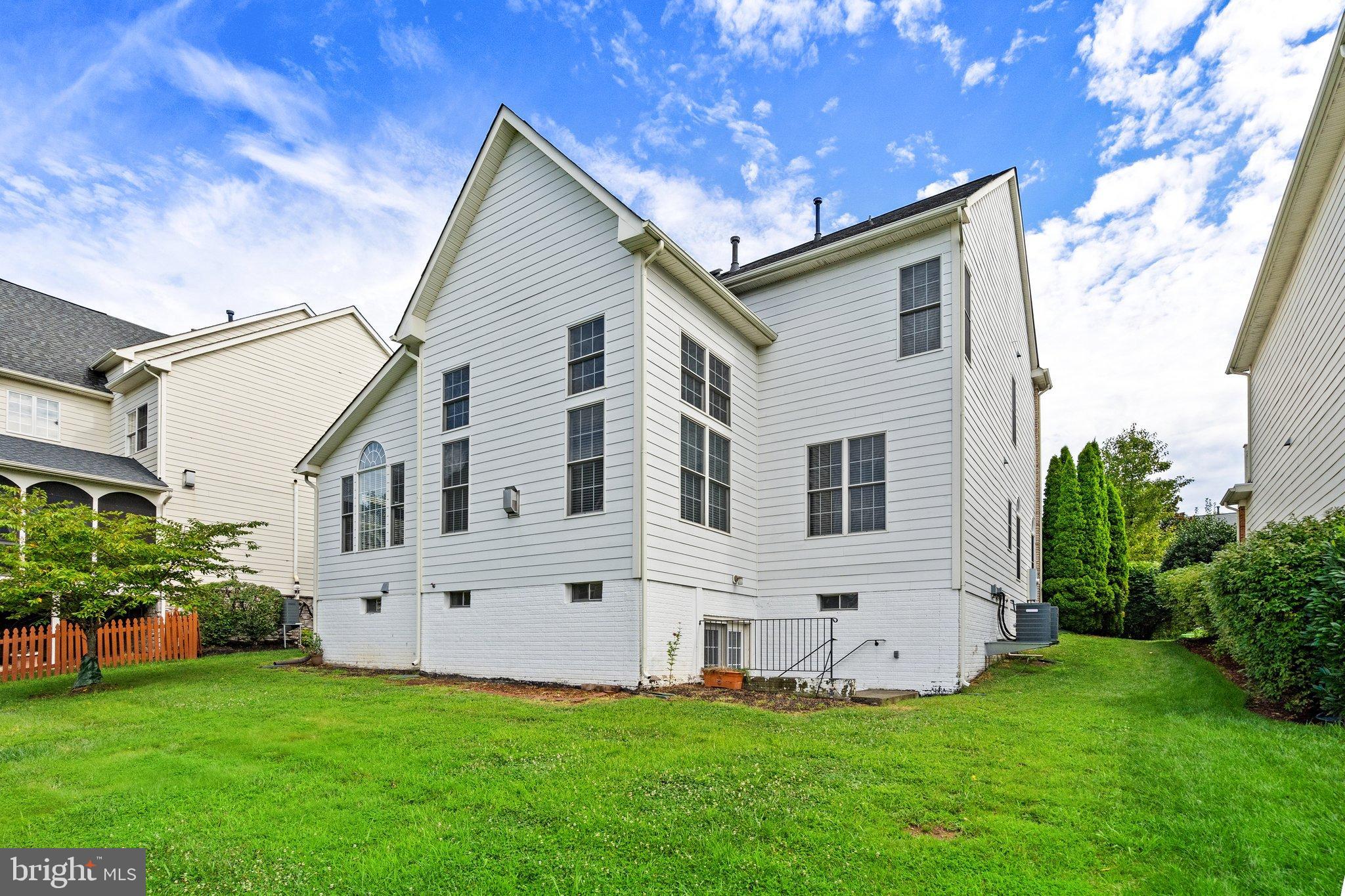 LANSDOWNE ON THE POTOMAC - Residential
