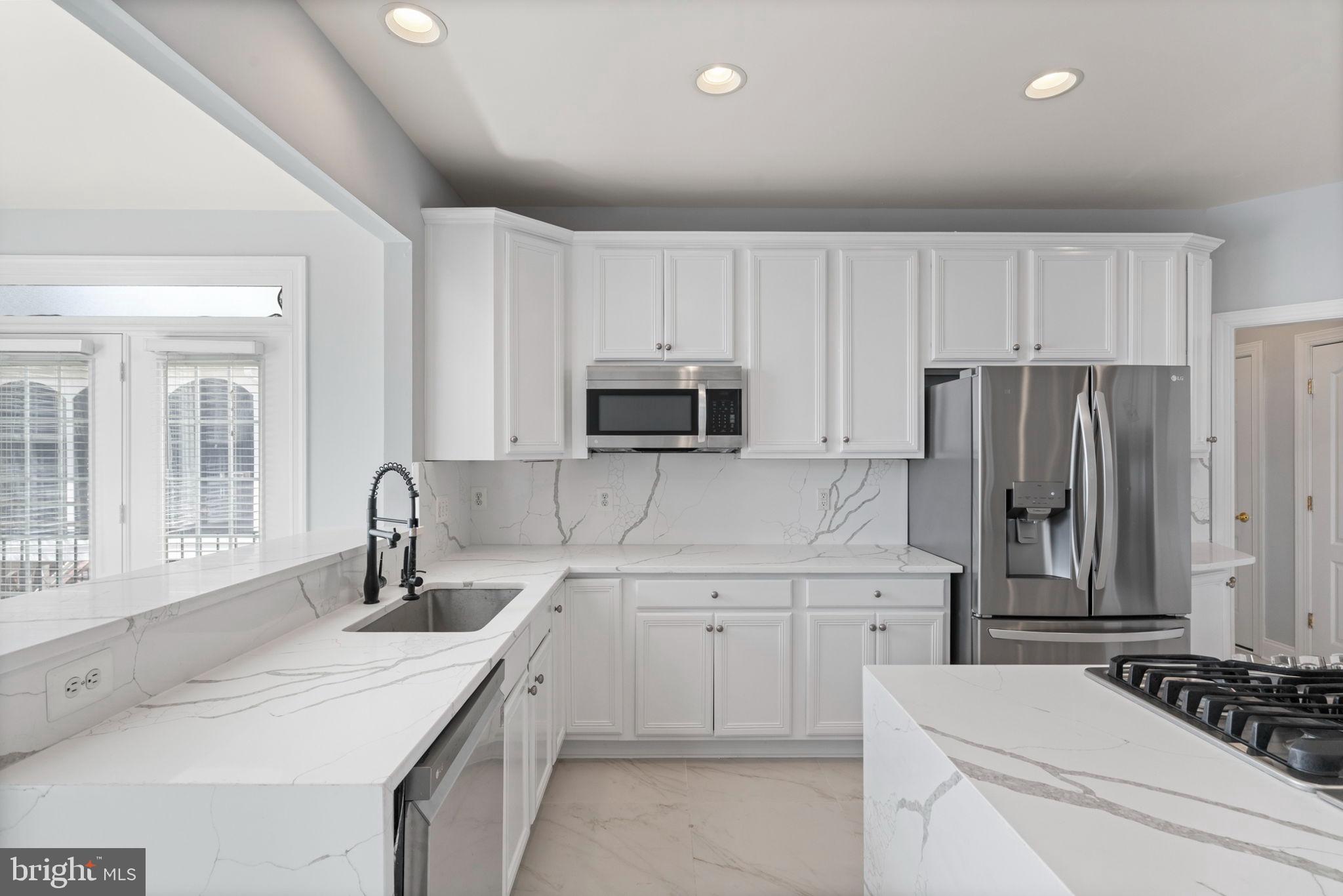 LANSDOWNE ON THE POTOMAC - Residential