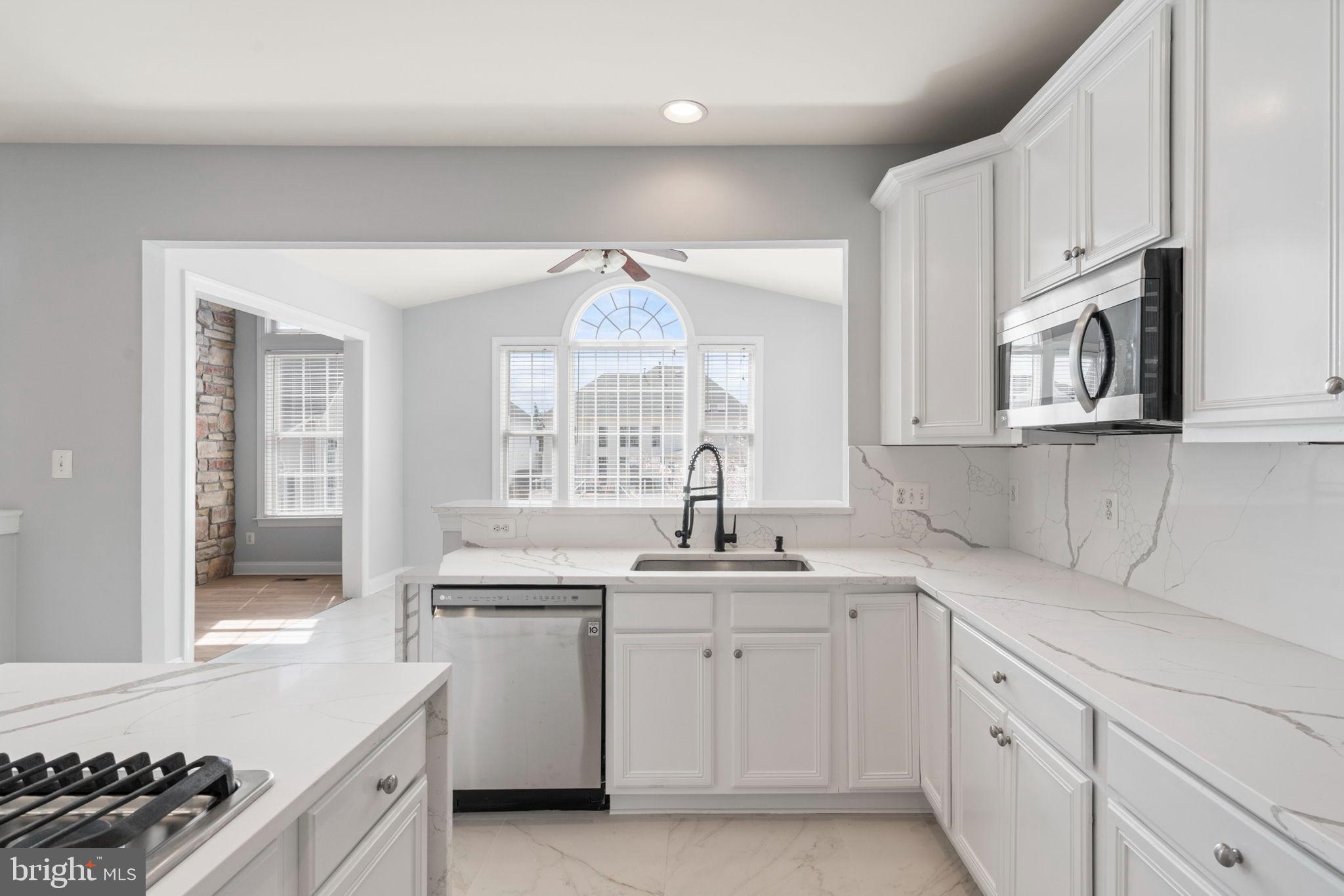 LANSDOWNE ON THE POTOMAC - Residential