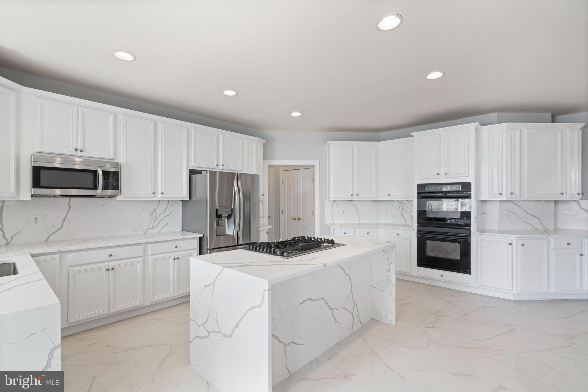 LANSDOWNE ON THE POTOMAC - Residential