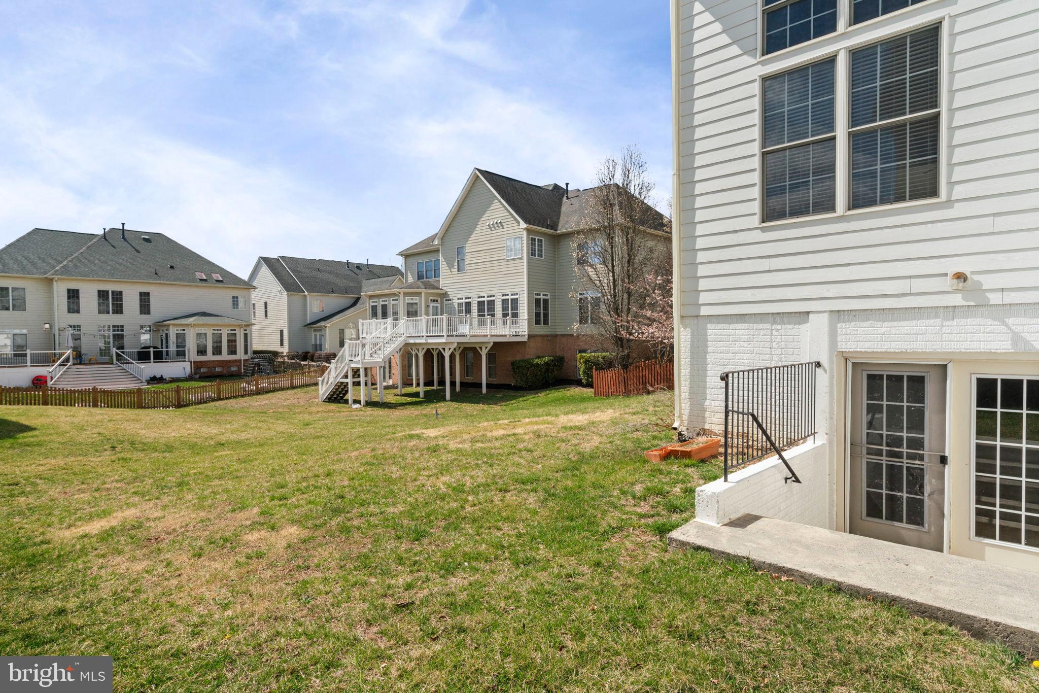 LANSDOWNE ON THE POTOMAC - Residential