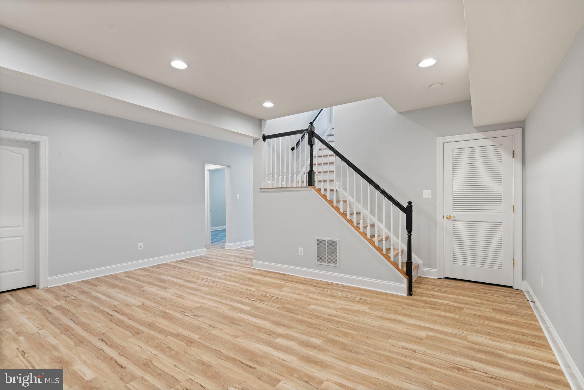 LANSDOWNE ON THE POTOMAC - Residential