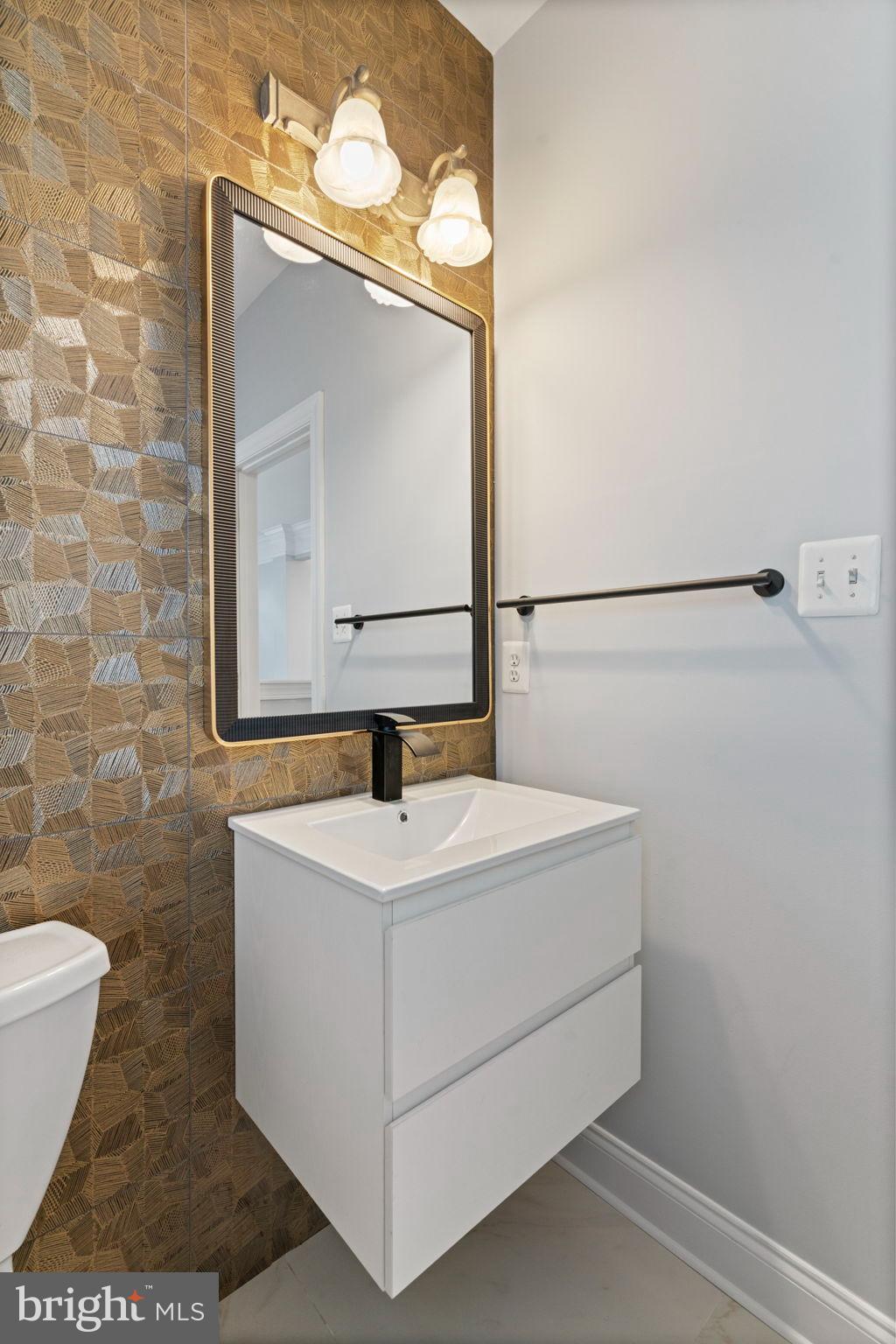 LANSDOWNE ON THE POTOMAC - Residential