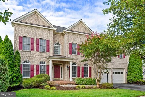 Photo of 43915 Kittiwake Drive, LEESBURG, VA 20176 (MLS # VALO2116536)