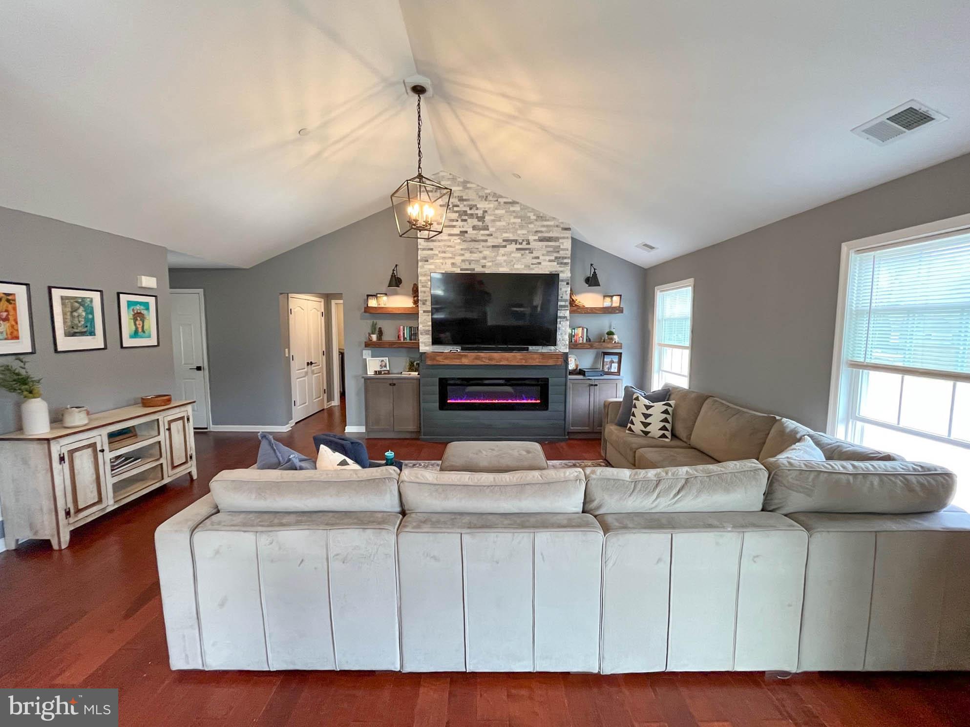 PINE COVE - Residential