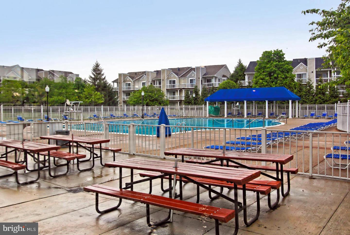 LAKESHORE CONDO - Residential
