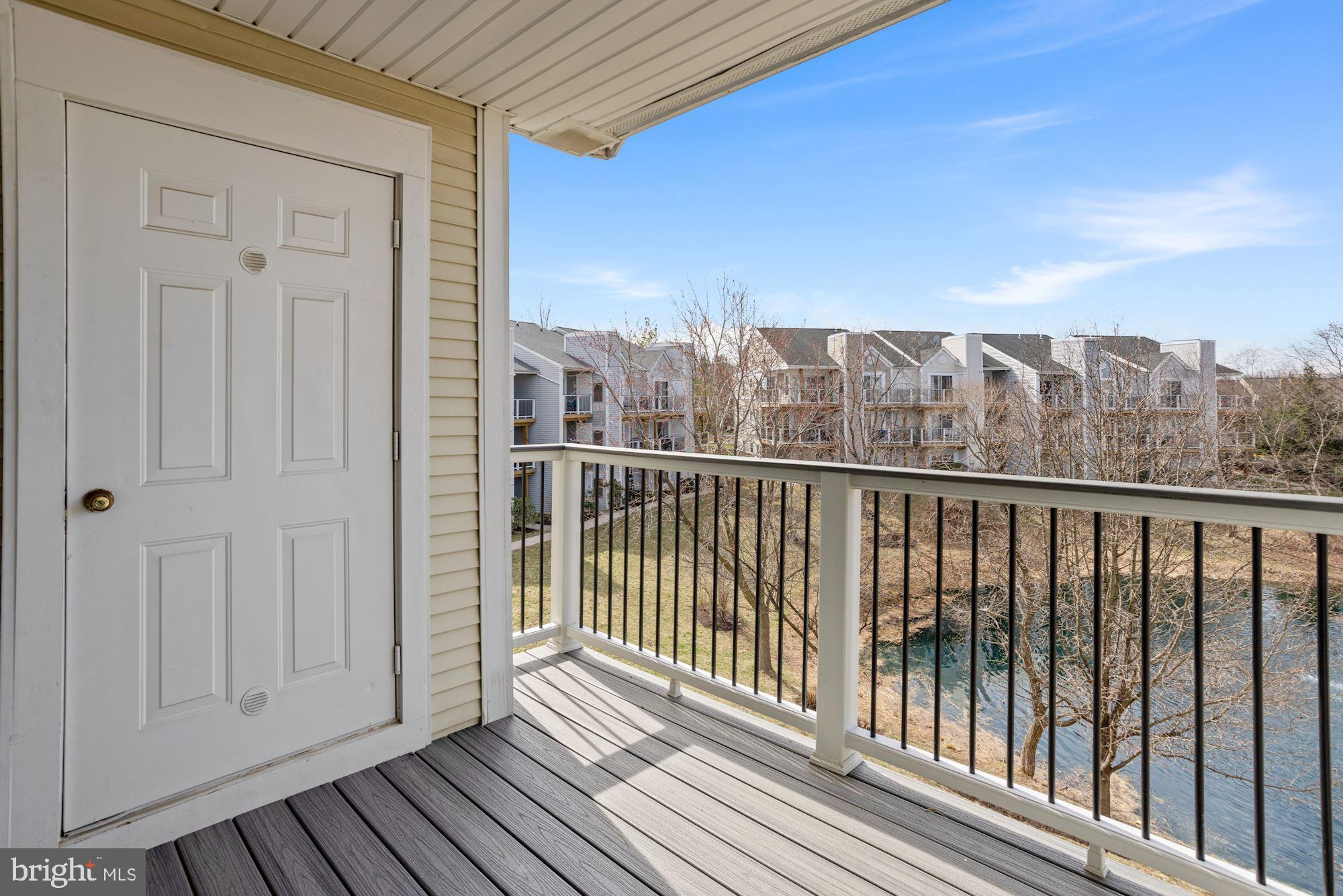 LAKESHORE CONDO - Residential