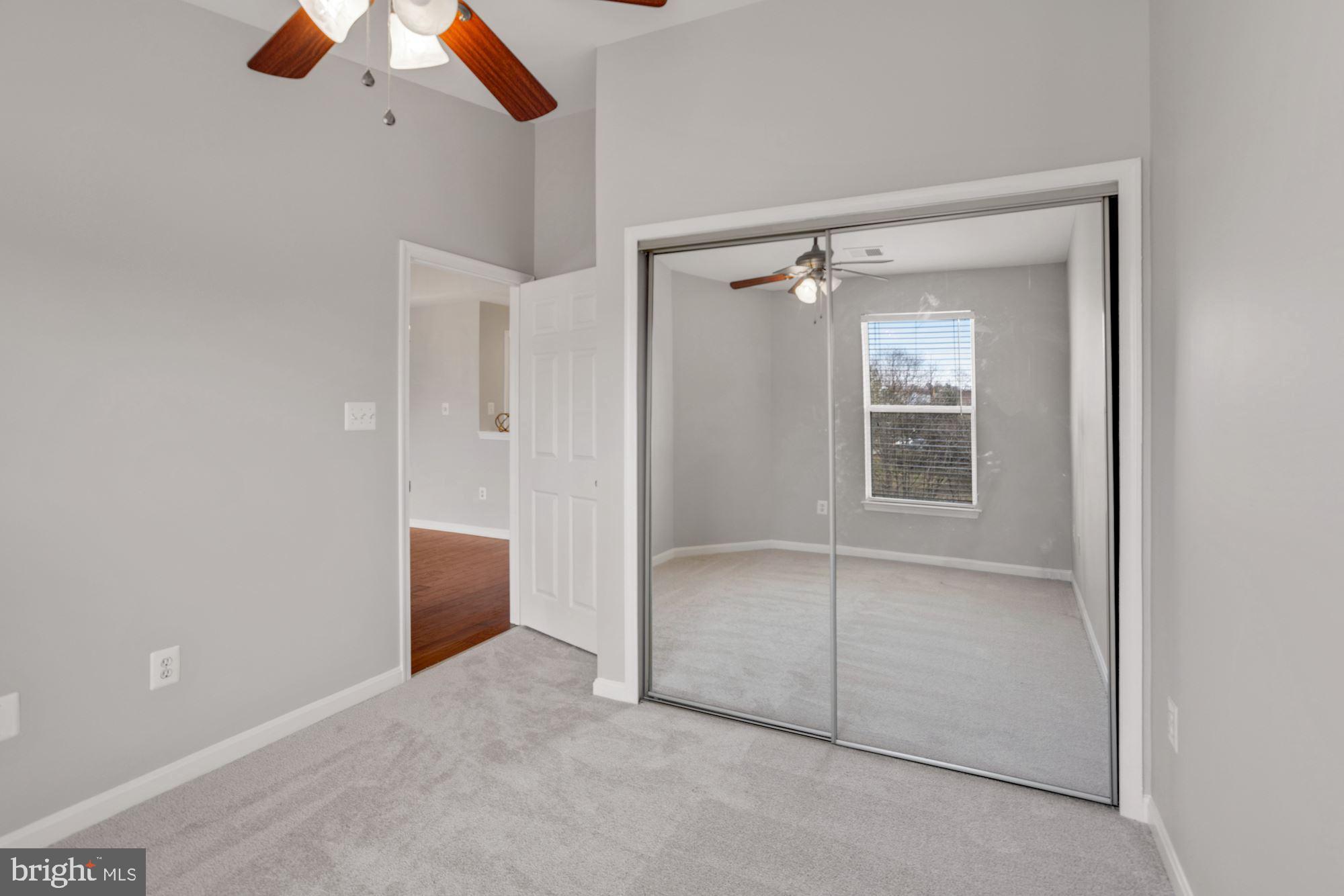 LAKESHORE CONDO - Residential