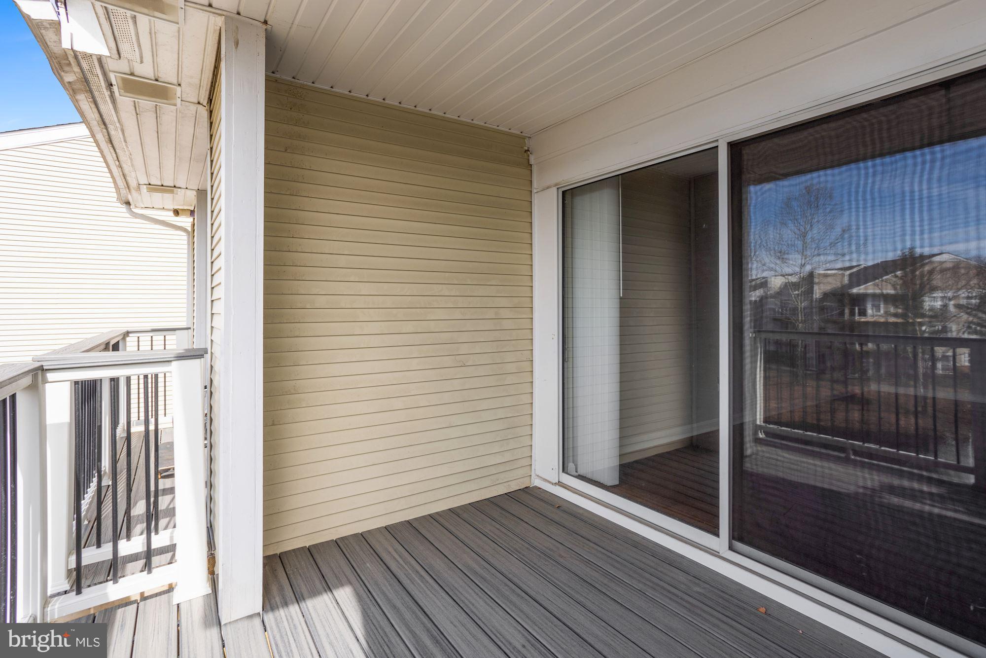 LAKESHORE CONDO - Residential