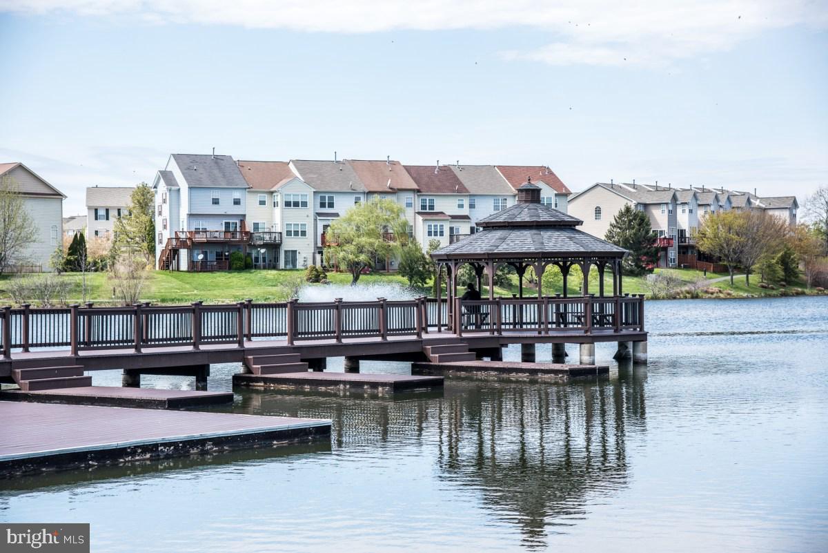 LAKESHORE CONDO - Residential