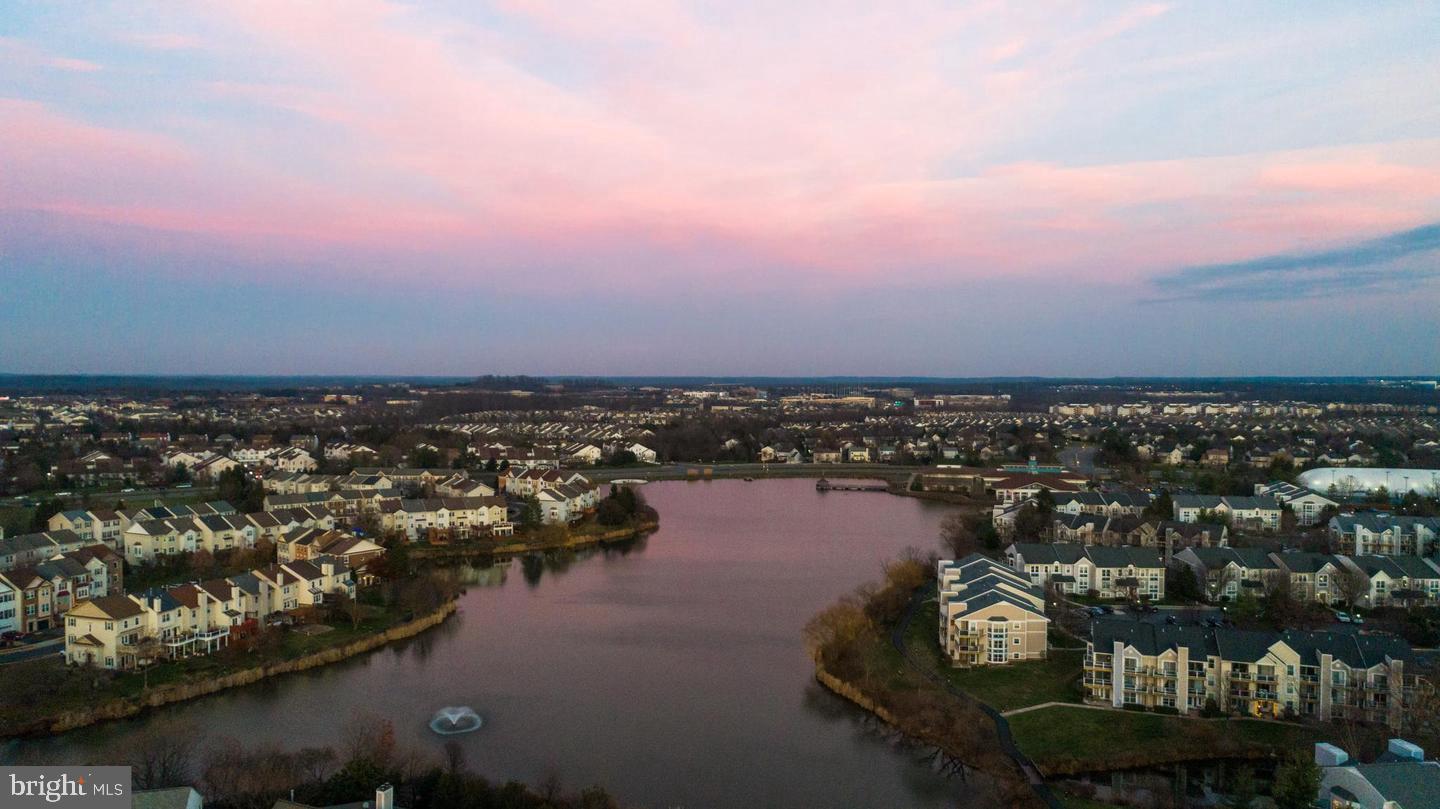 LAKESHORE CONDO - Residential