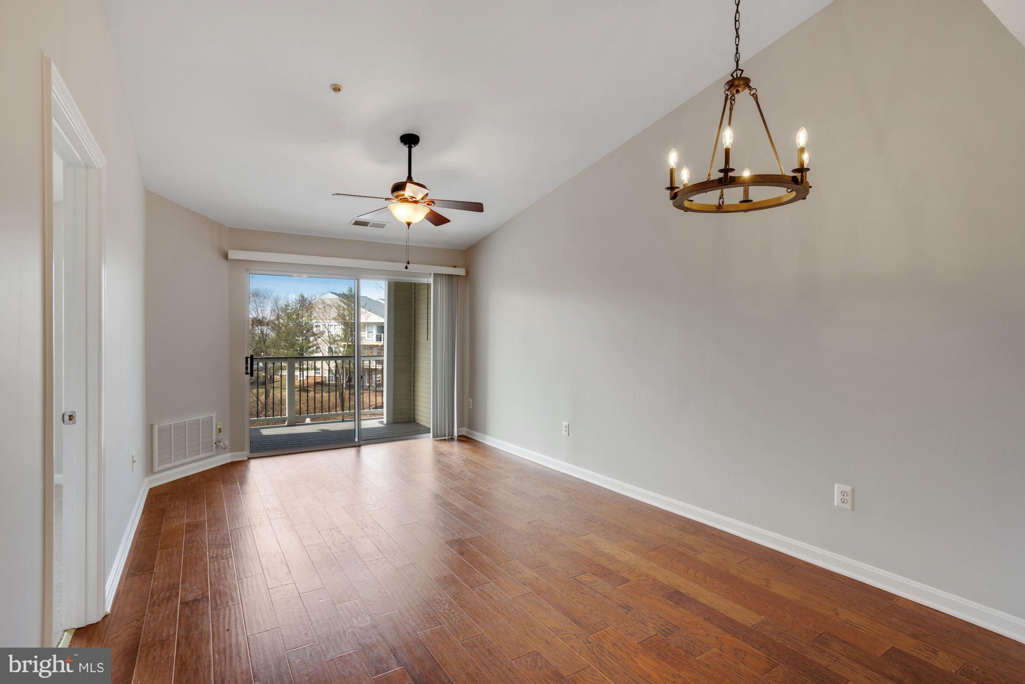 LAKESHORE CONDO - Residential