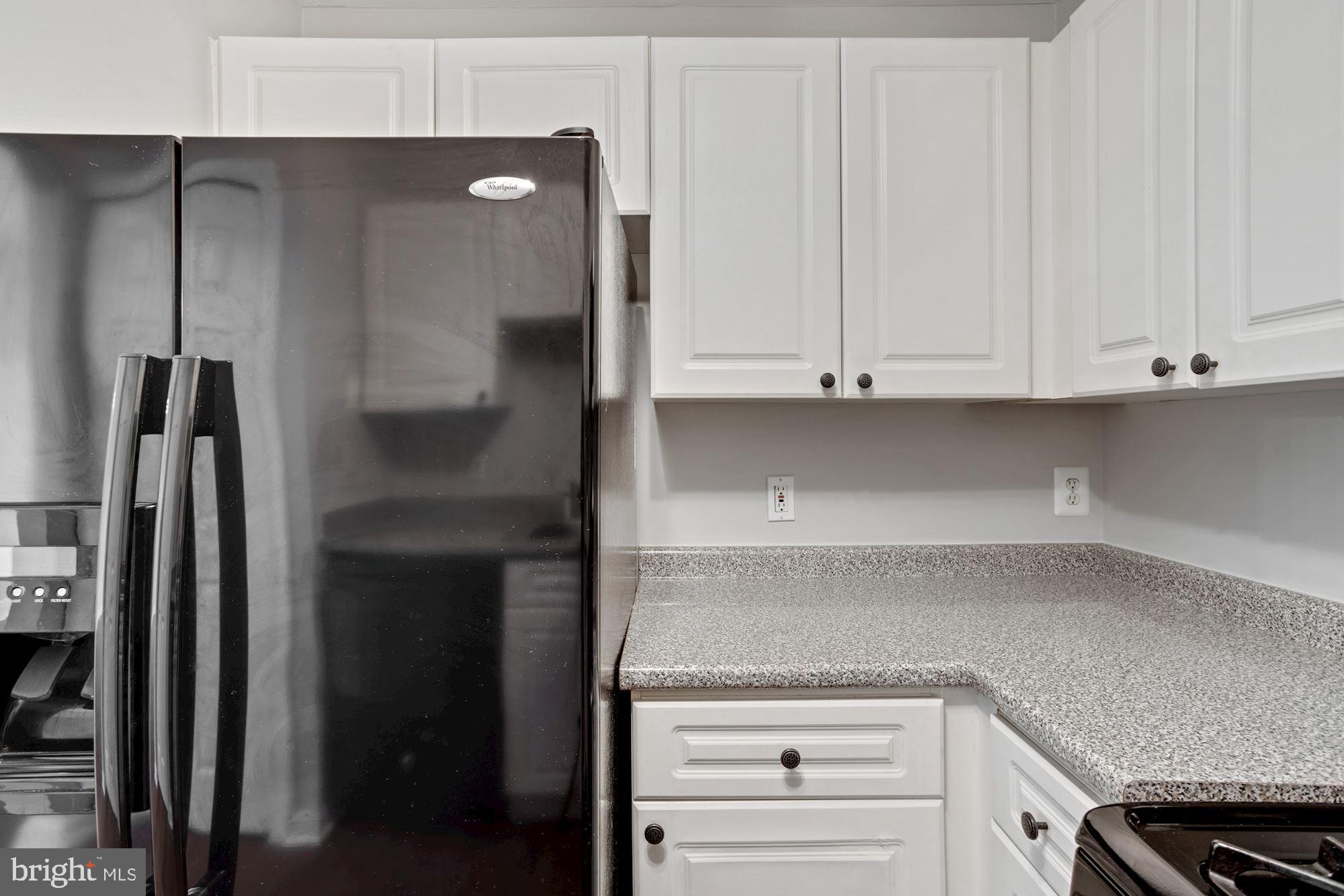LAKESHORE CONDO - Residential