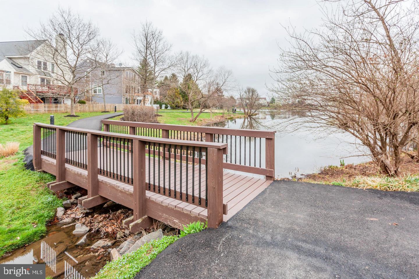 LAKESHORE CONDO - Residential