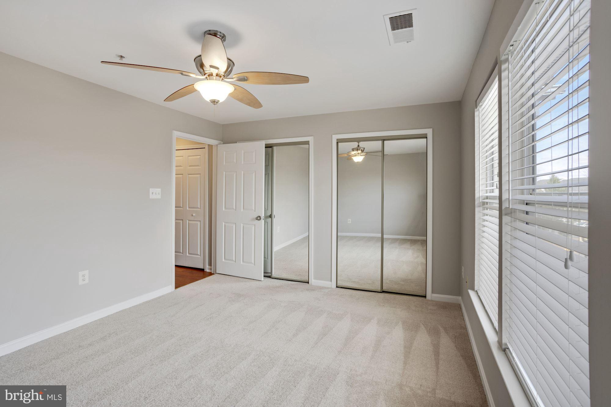 LAKESHORE CONDO - Residential