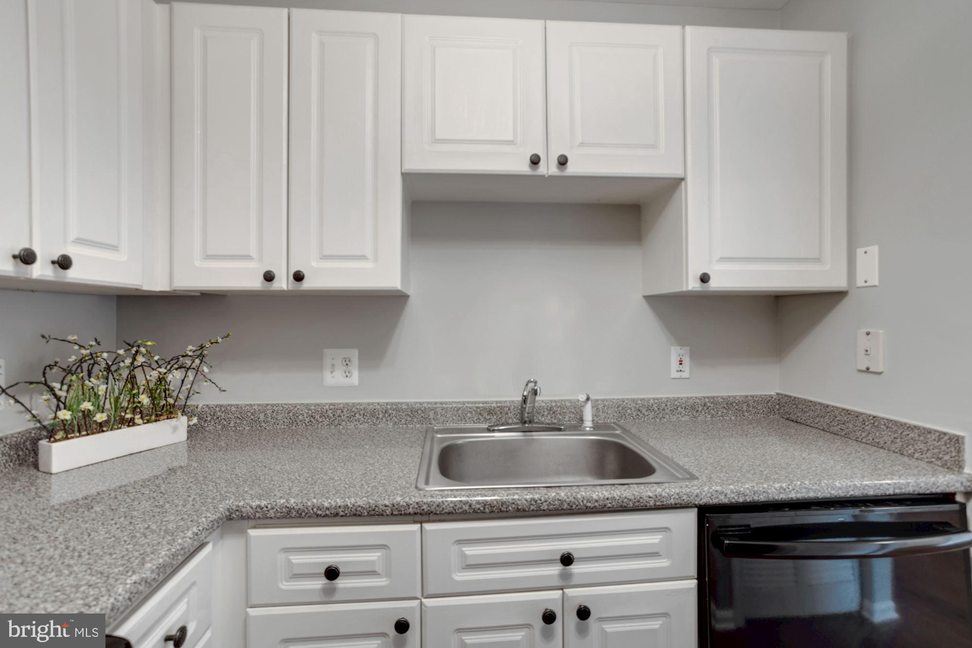 LAKESHORE CONDO - Residential