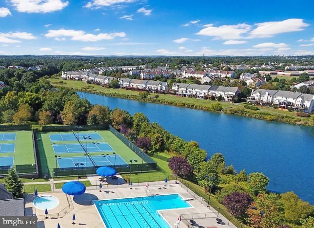 LAKESHORE CONDO - Residential